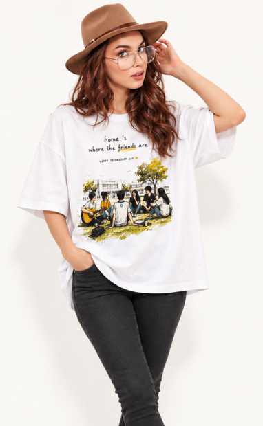 Friendship oversized t-shirt - model