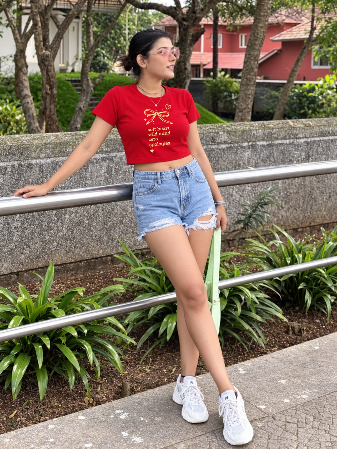 Zero Apology crop tee Red - model 2